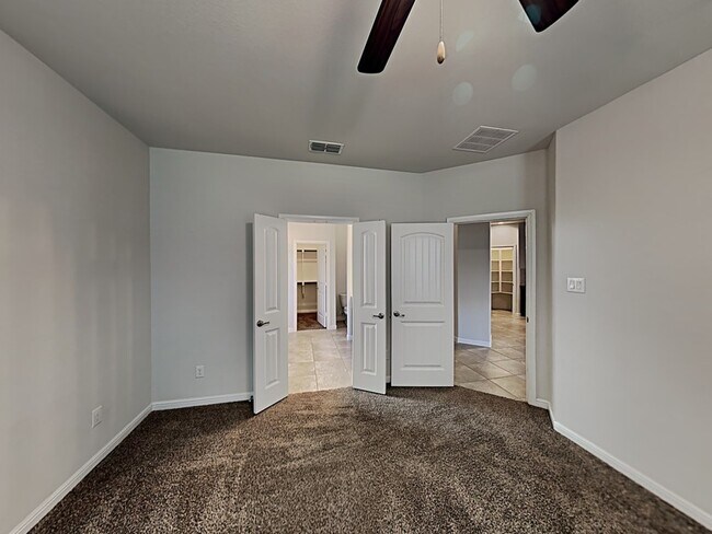 Building Photo - 9113 Golden Hollow Ln