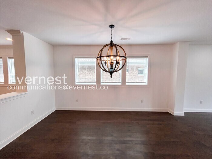Building Photo - 252 Tanglewood Ln