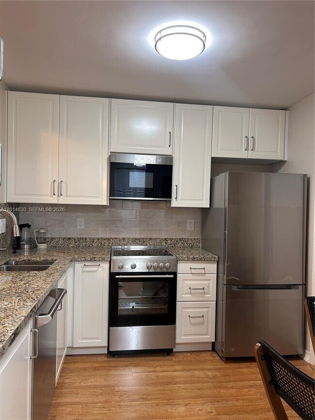 Building Photo - 1410 S Ocean Dr