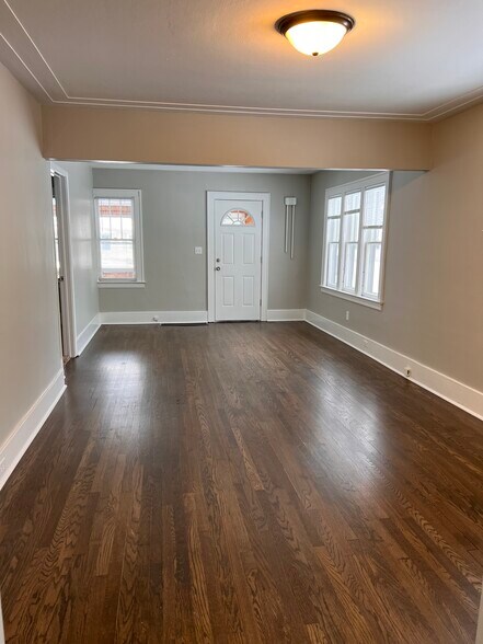 Building Photo - 1343 Houseman Ave NE