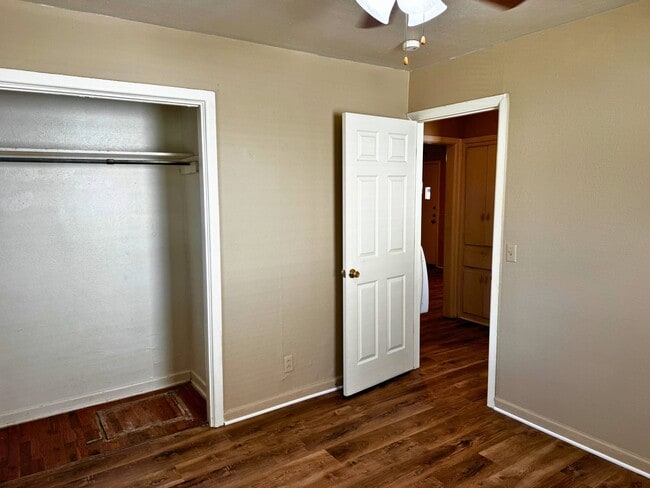 Building Photo - 102 Ave G