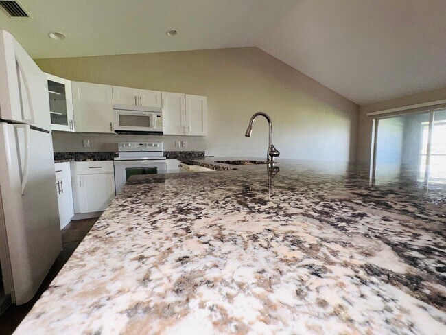 Building Photo - Experience this Cape Coral 3 bedroom 2 bath corner duplex with 1 car garage and screened in lanai.