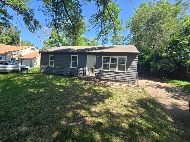 Primary Photo - 3 bed 1 bathroom house