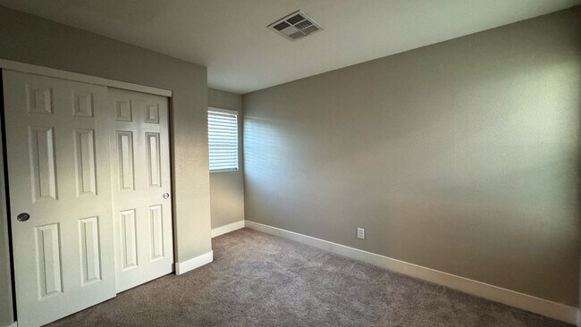 Building Photo - 4-bed, 2.5 bath, 2,498 sq ft home in Mount...
