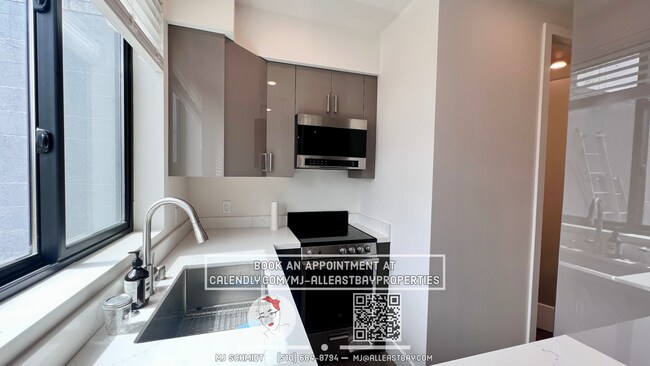 Building Photo - 2Bd/1.5 Bth. Close to Shopping, Bay Bridge...