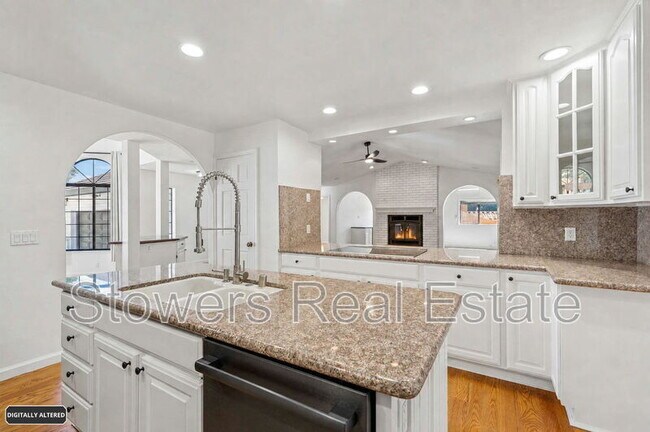 Building Photo - 1121 Douglas Ct