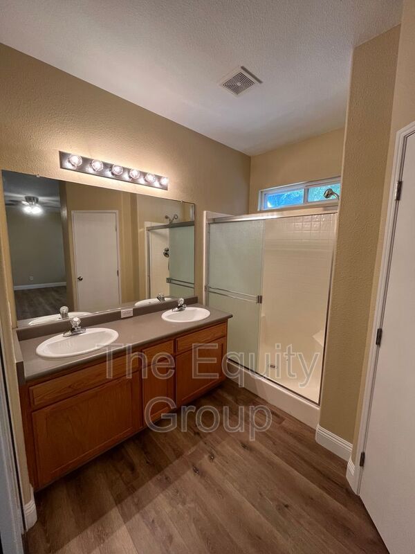 Building Photo - 148 N Boise Ct