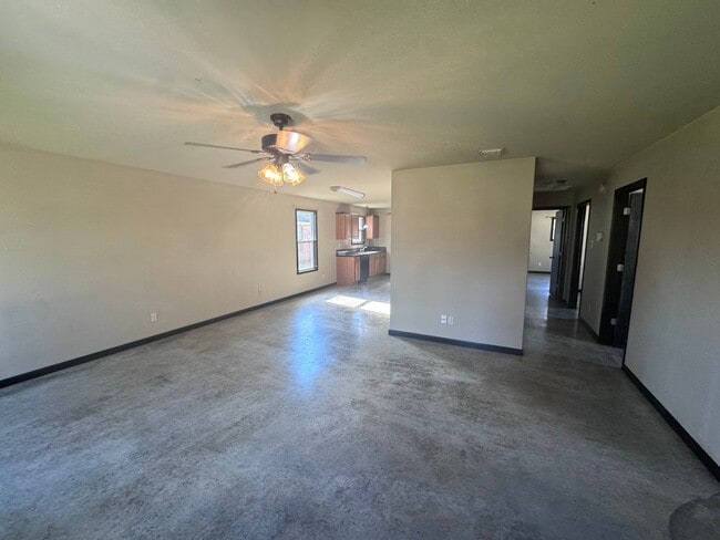 Building Photo - 144 Miller Ln