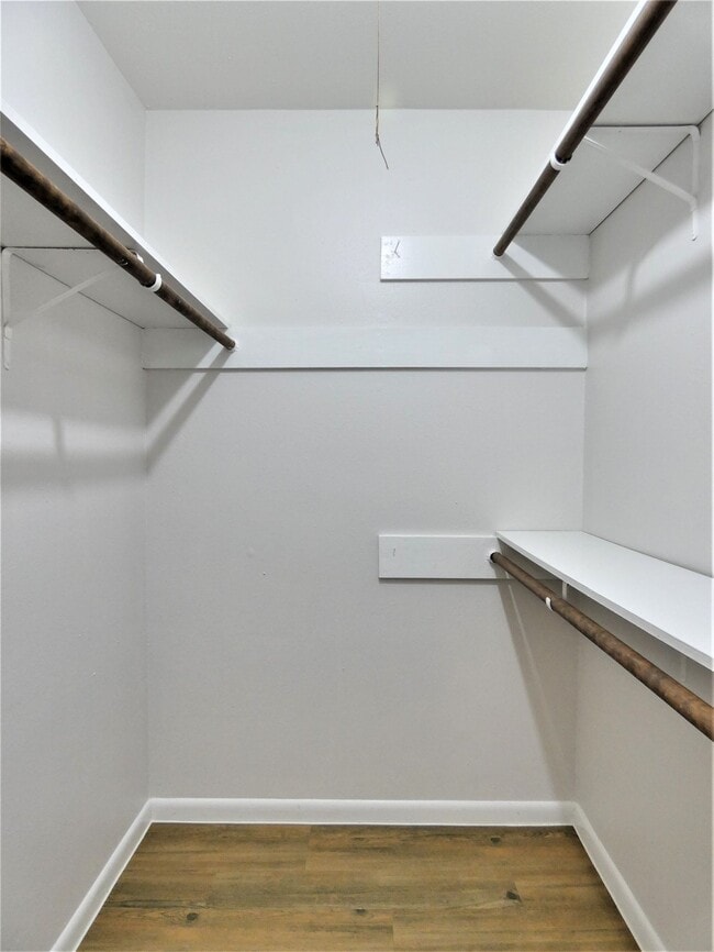 Building Photo - 606 Golfview Dr