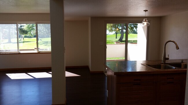 Building Photo - Condo for Rent