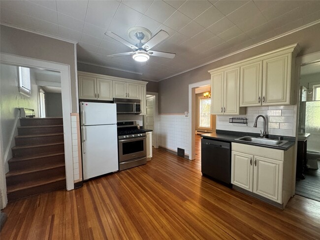 Building Photo - 325 Riverside Dr