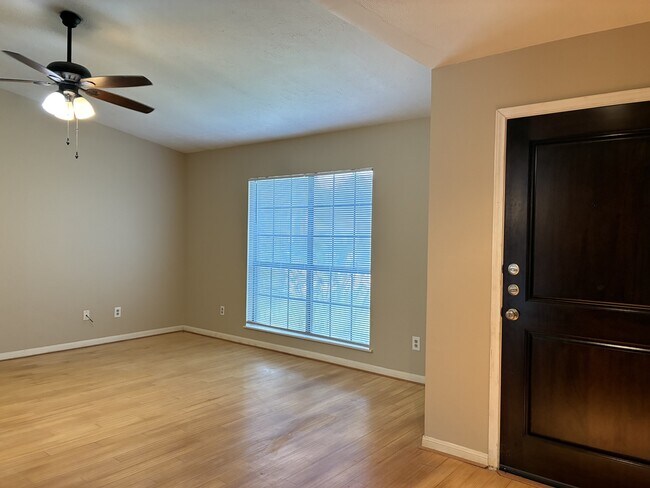 Building Photo - 2715 Kingfisher Dr
