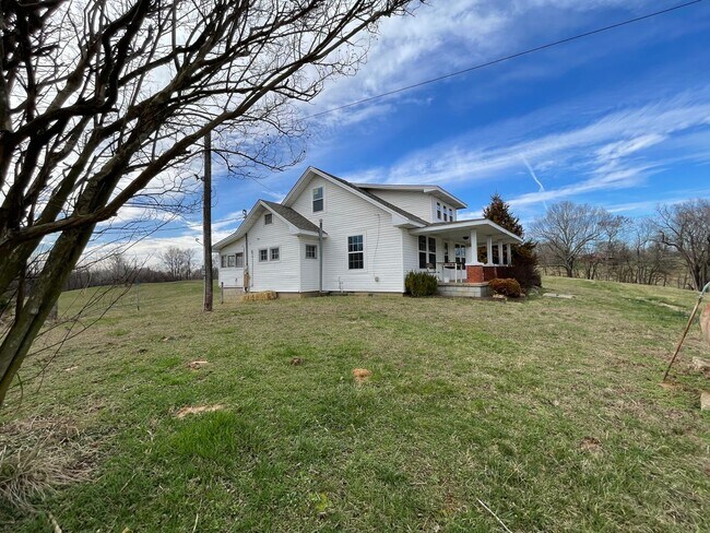 Building Photo - 555 Hopewell Rd