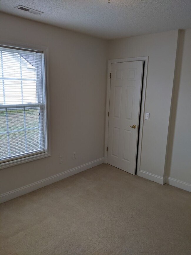 Building Photo - Escoba Bay Neighborhood 3 Bedroom Home