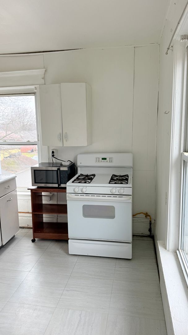 Building Photo - 1214 W Washington St