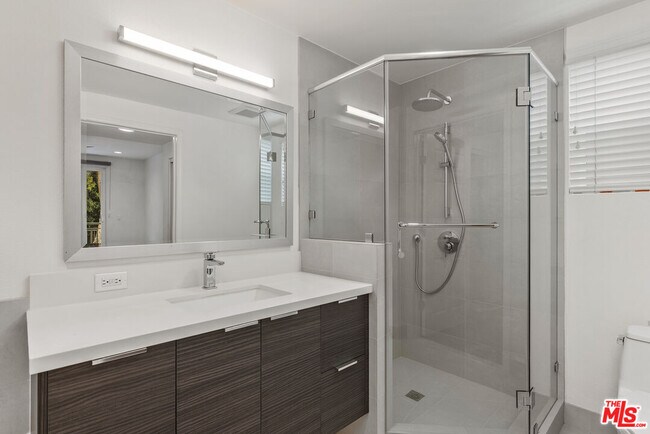Building Photo - 6038 Carlton Way