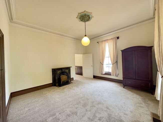 Building Photo - 190 W K St