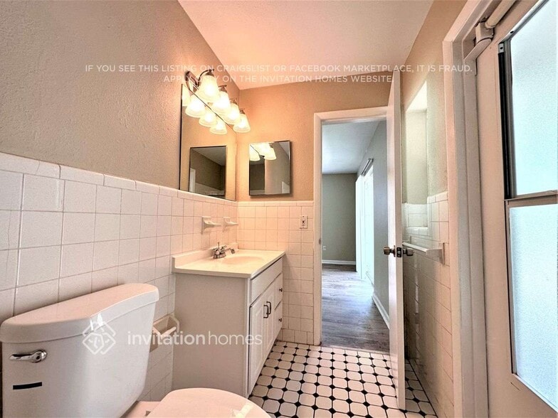 Building Photo - 1324 W Hartley Cir