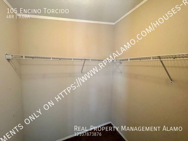 Building Photo - 105 Encino Torcido