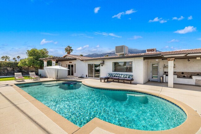 Building Photo - Sunnyside House with Pool in Palm Springs