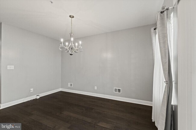 Building Photo - 428 Hurst St