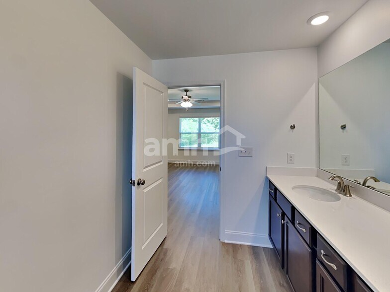Building Photo - 230 Marin Dr
