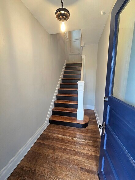 Building Photo - 2032 Elm Ave