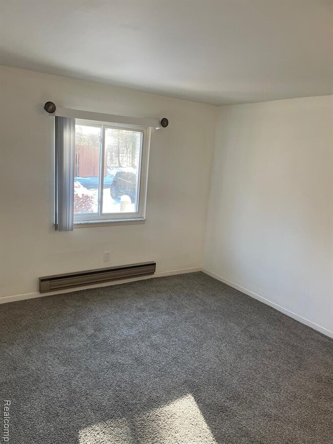 Building Photo - 1824 Colonial Village Way