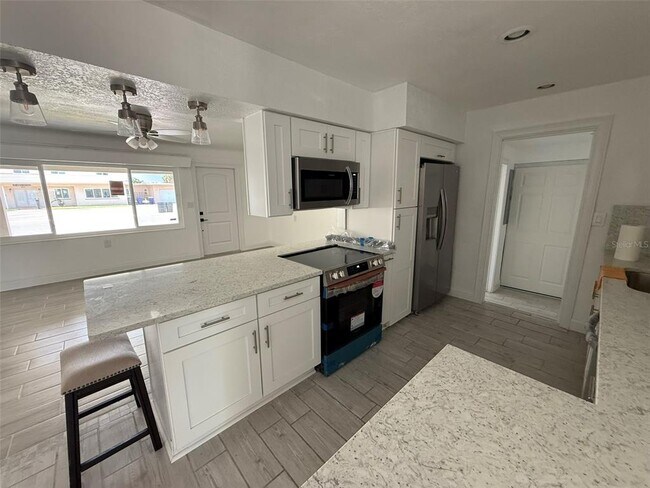 Building Photo - 460 82nd Ave