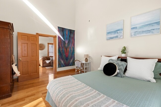 Building Photo - 25 Pleasant St