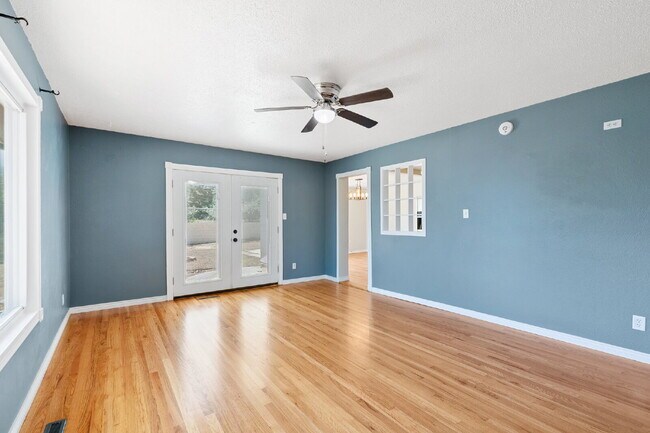 Building Photo - Central Location | 15 Min to Peterson, 20 ...