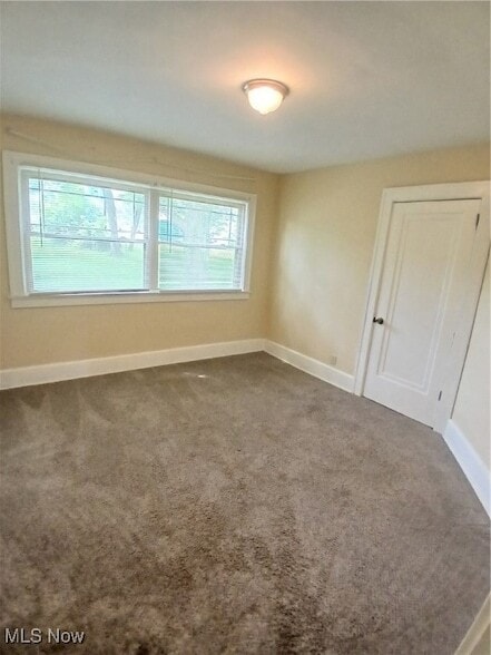 Building Photo - 711 Anoka Ln