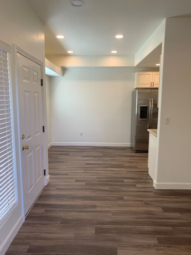 Building Photo - GATED, PRIVATE SUMMERLIN RETREAT!!