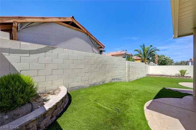 Building Photo - 8752 Raindrop Canyon Ave