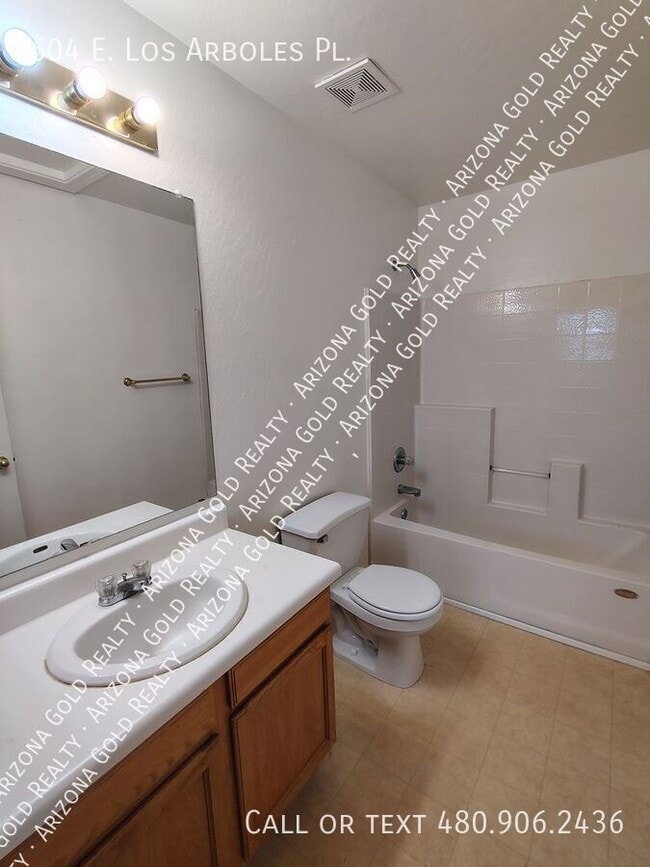 Building Photo - 604 E Los Arboles Pl