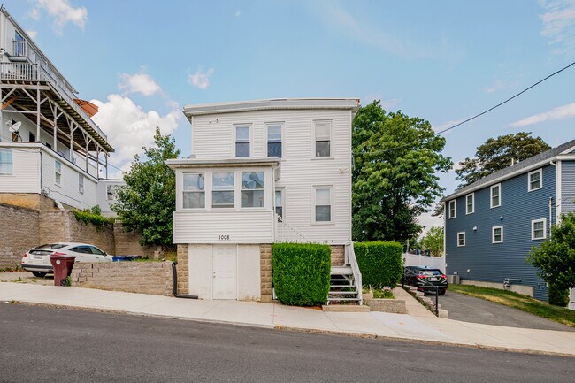 Building Photo - 1008 Winthrop Ave