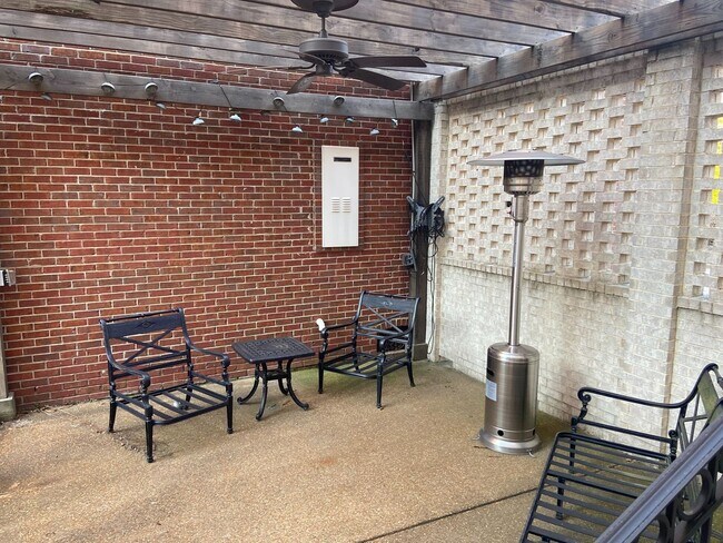 Building Photo - 4BR/4.5BA Furnished Townhome For Rent