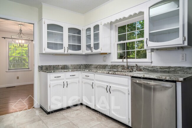 Building Photo - 2245 Tal Heim Dr