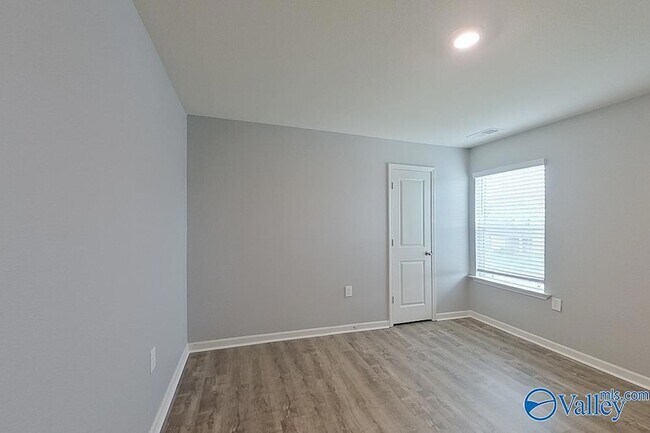 Building Photo - 1044 Pilgrim Ln