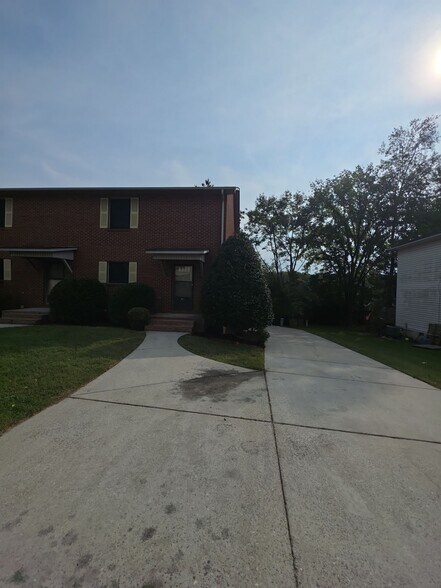 Primary Photo - 83 Eastgate Cir