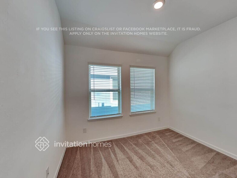 Building Photo - 4027 Champlain Wy