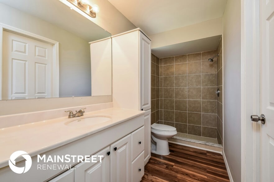 Building Photo - 3527 SE 3rd Ave