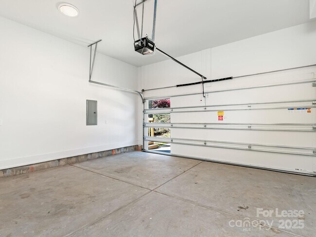 Building Photo - 1310 N Davidson St