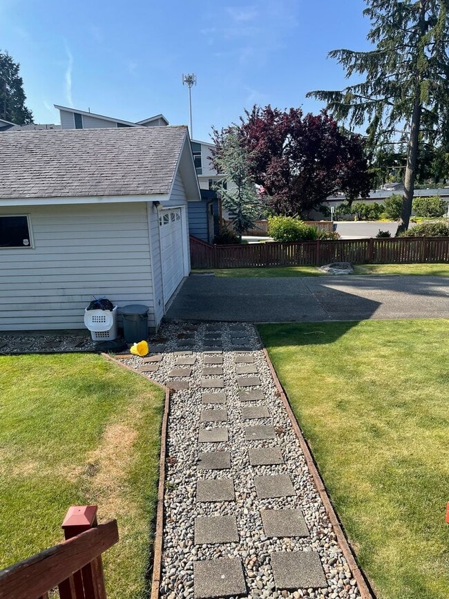 Building Photo - 2 BR/1.75 BA home in Edmonds