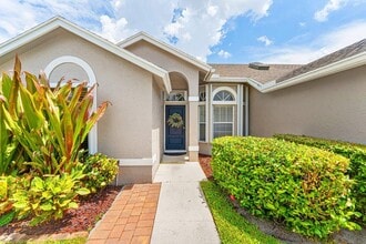 Building Photo - 12842 Meadowbend Dr