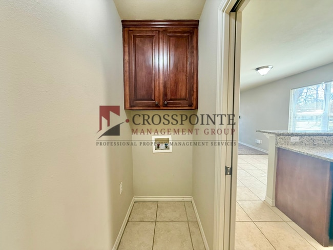 Building Photo - Tour Today! Two Bedroom, Two Bathroom Duplex!