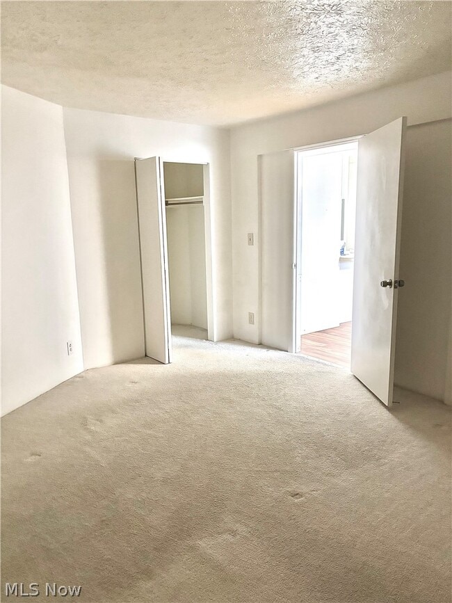 Building Photo - 1900 Grove Ct