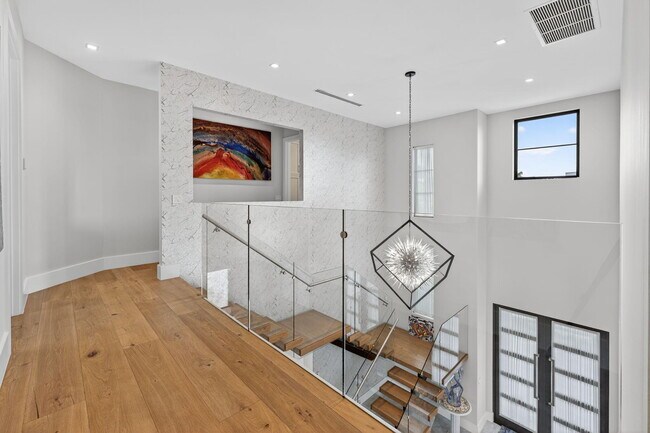 Building Photo - 785 NE 70th St