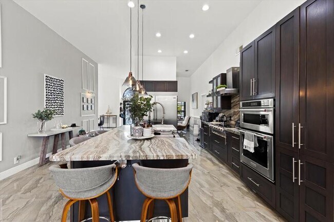 Building Photo - 10792 Queen Palm Ct