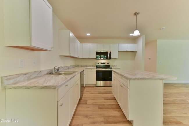 Building Photo - 74 Seashore Wy